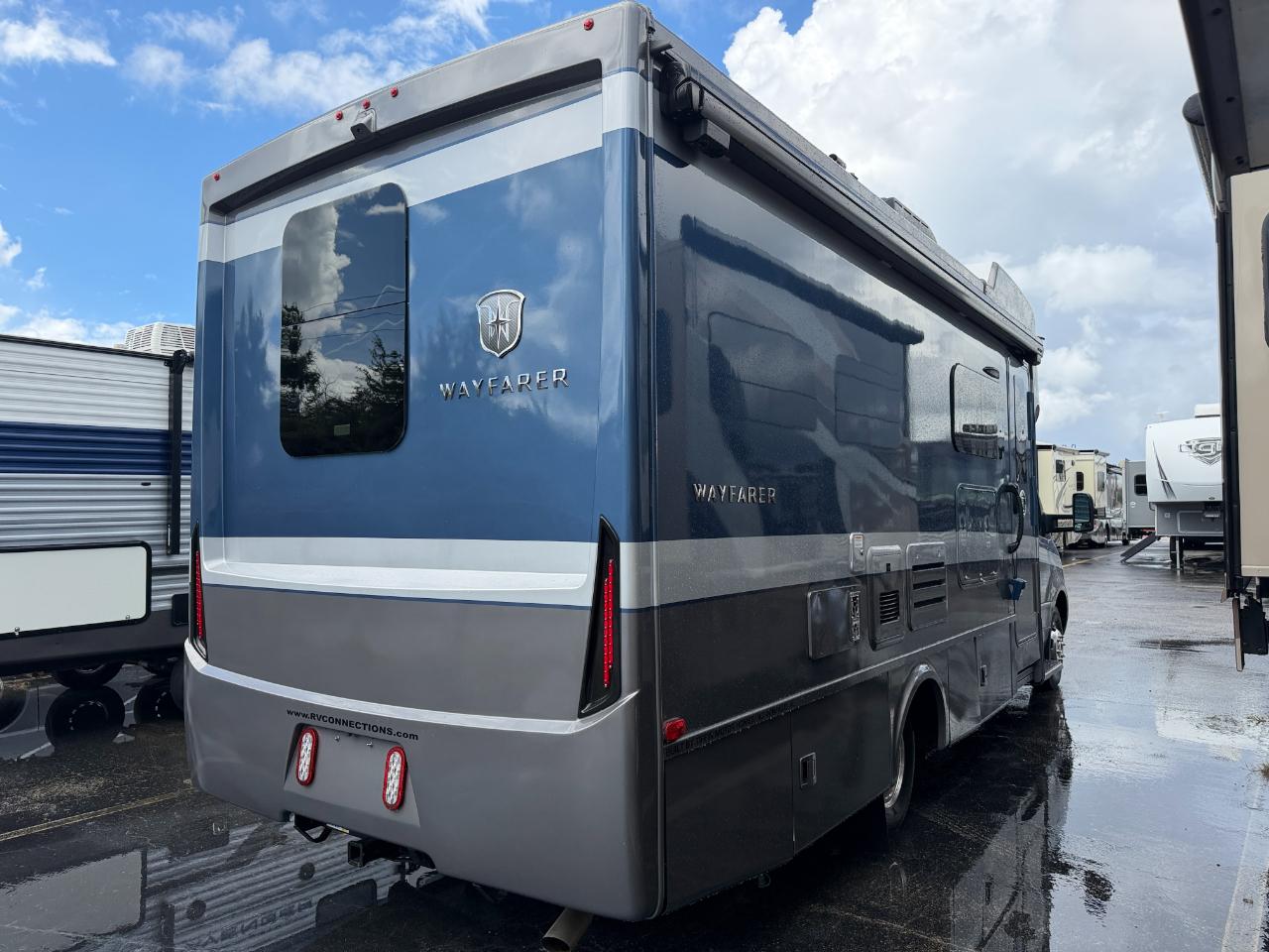 Tiffin Motorhomes Wayfarer  2021