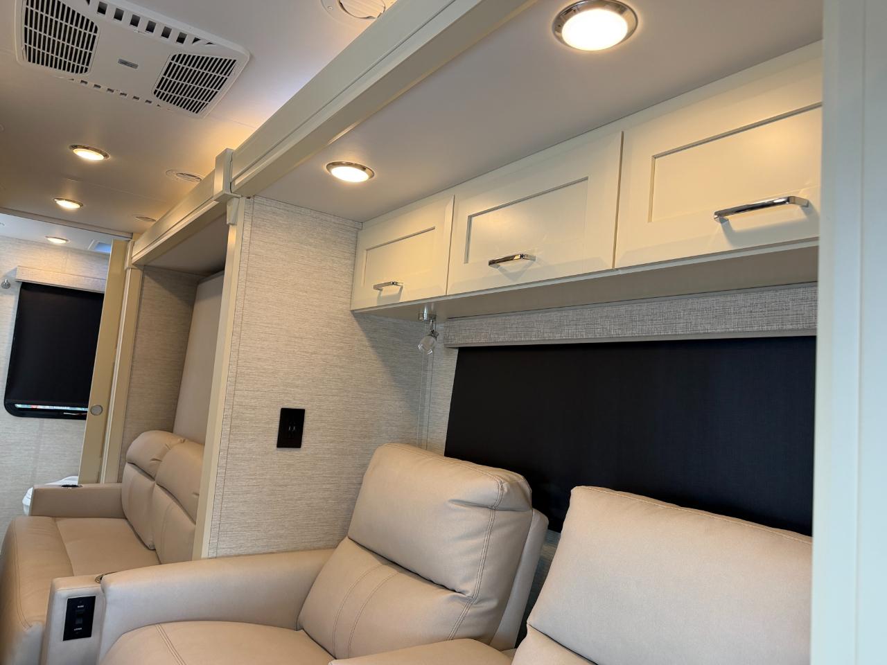 Tiffin Motorhomes Wayfarer  2021