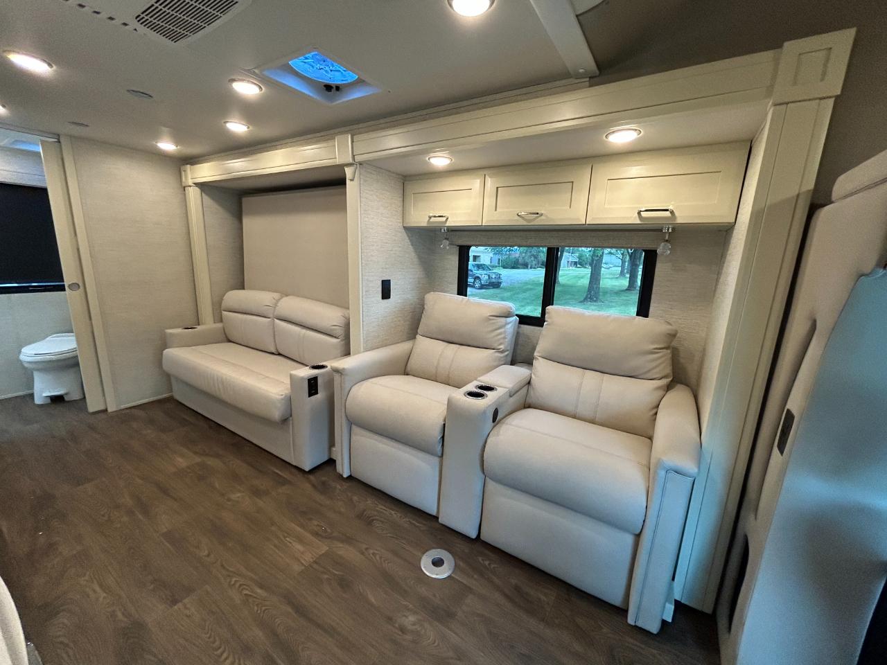 Tiffin Motorhomes Wayfarer  2021