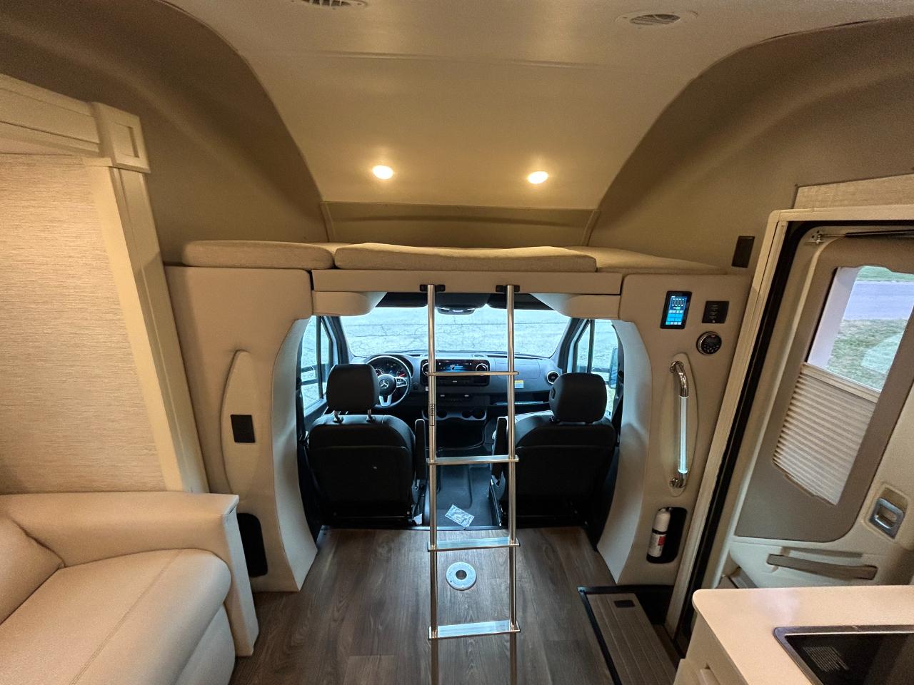 Tiffin Motorhomes Wayfarer  2021