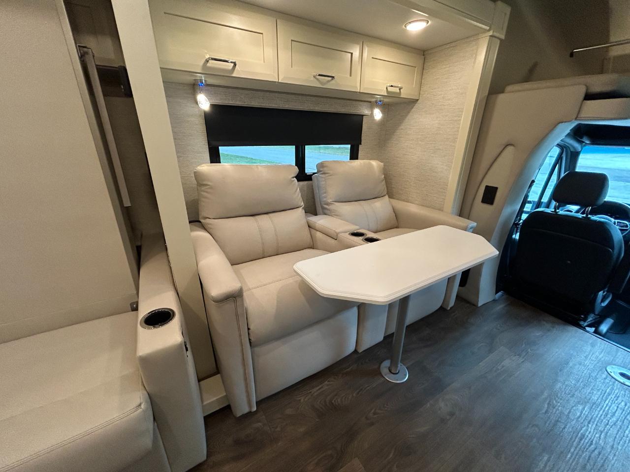 Tiffin Motorhomes Wayfarer  2021