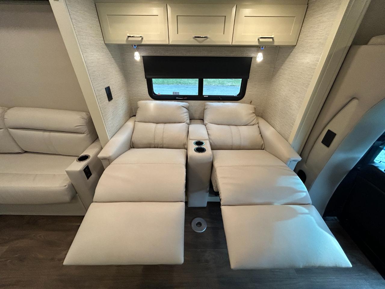 Tiffin Motorhomes Wayfarer  2021