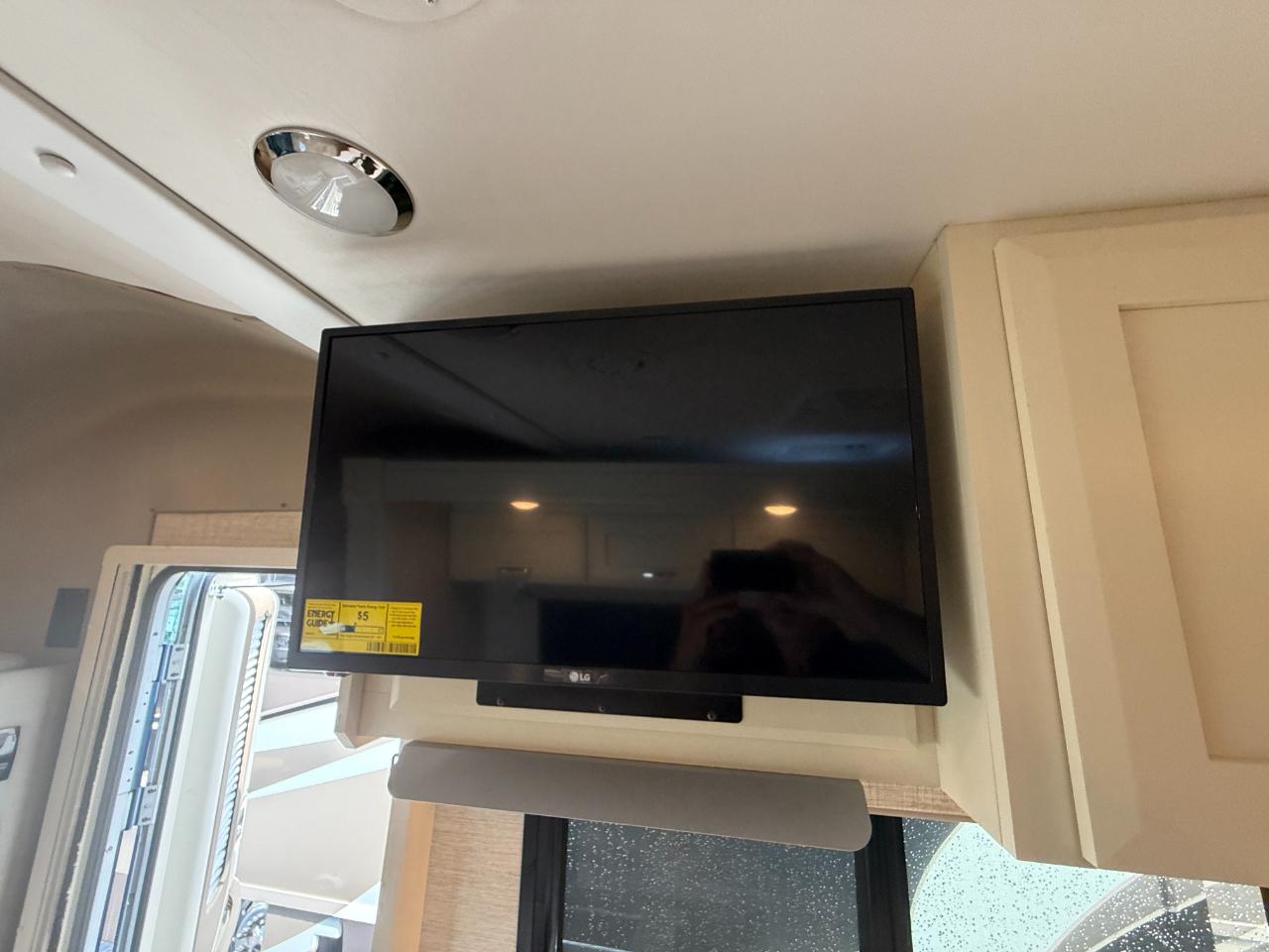 Tiffin Motorhomes Wayfarer  2021
