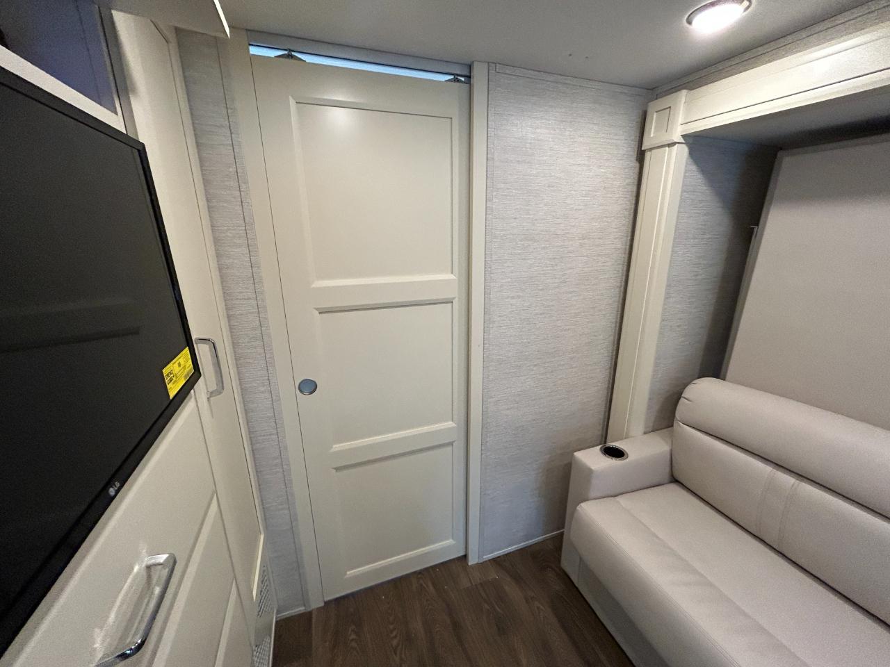 Tiffin Motorhomes Wayfarer  2021