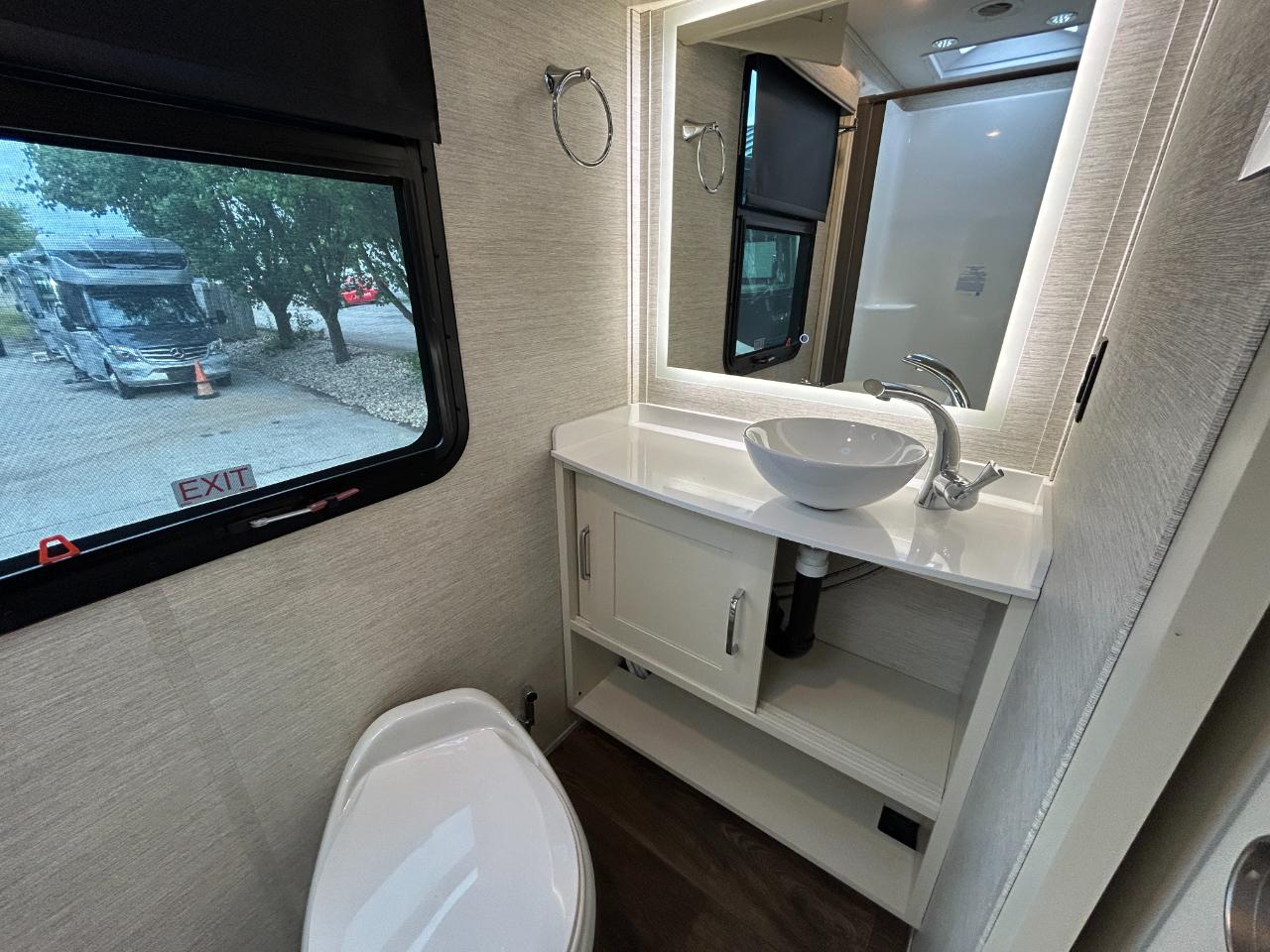 Tiffin Motorhomes Wayfarer  2021