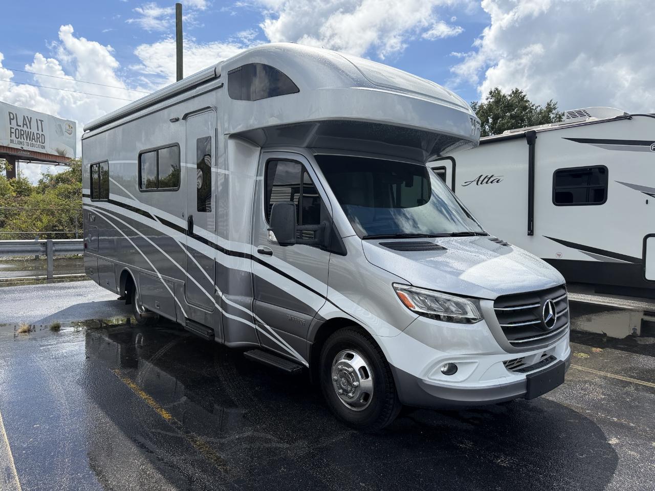 Winnebago View  2022