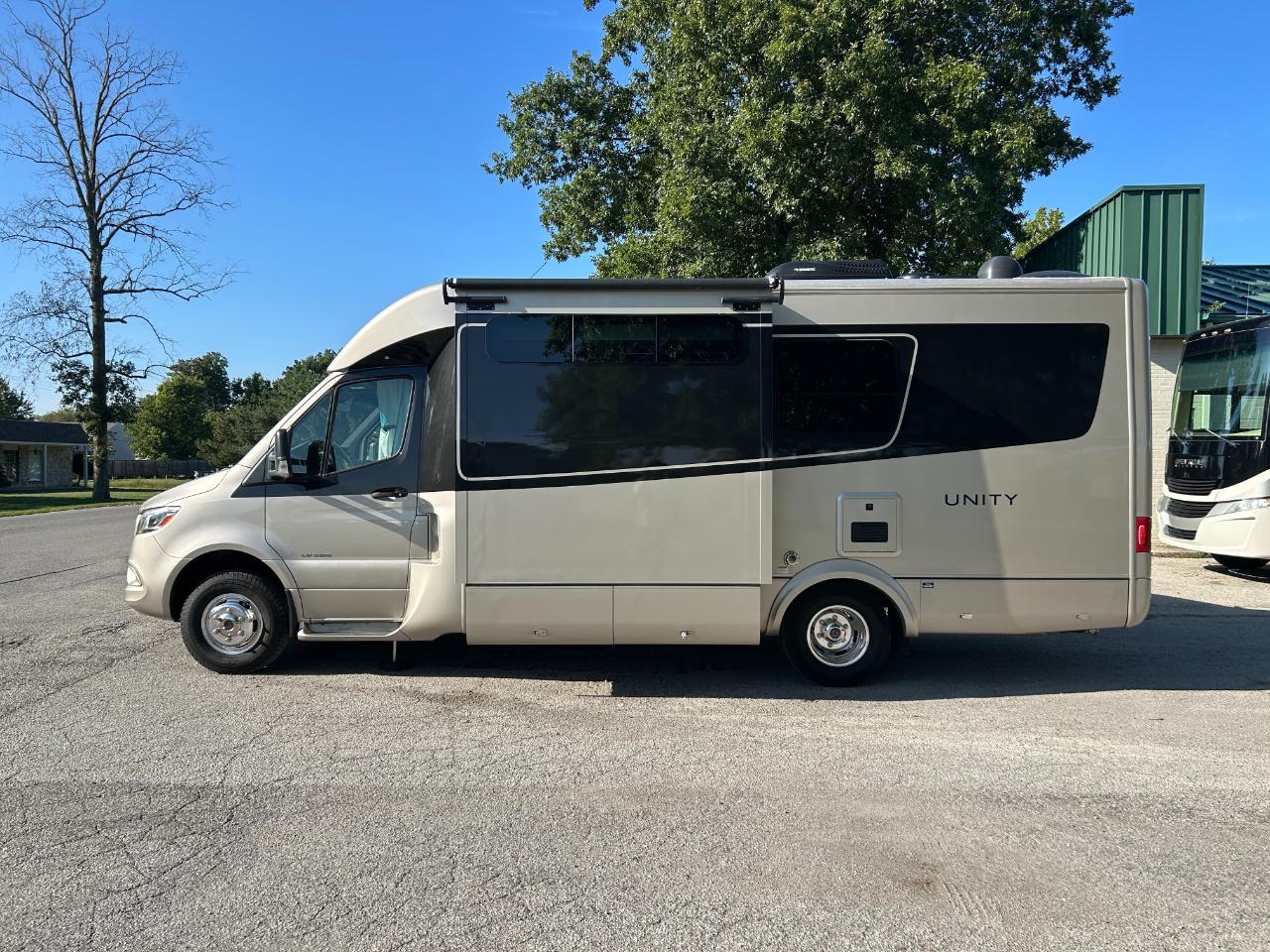 Leisure Travel UNITY U24CB  2020