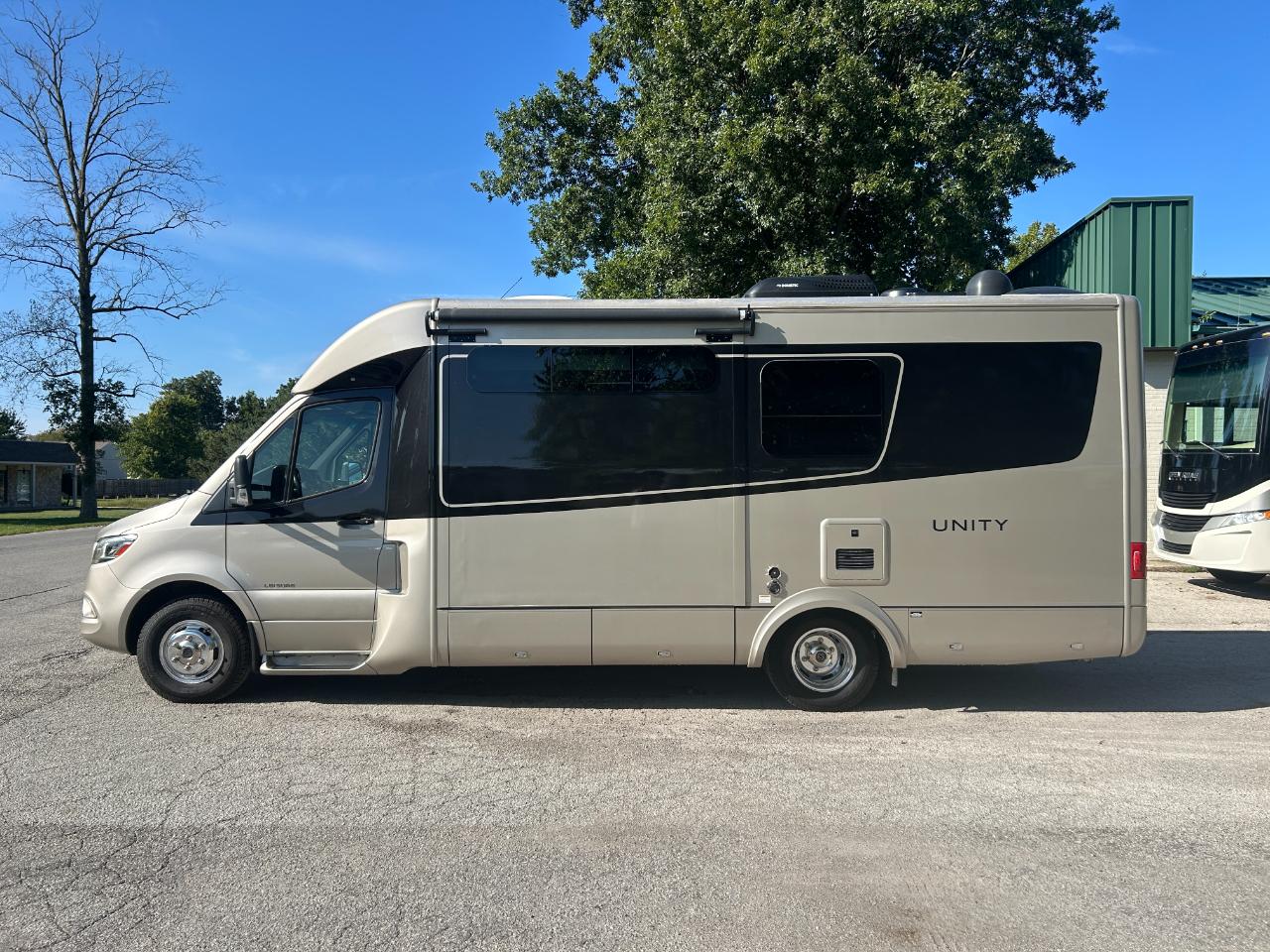 Leisure Travel UNITY U24CB  2020