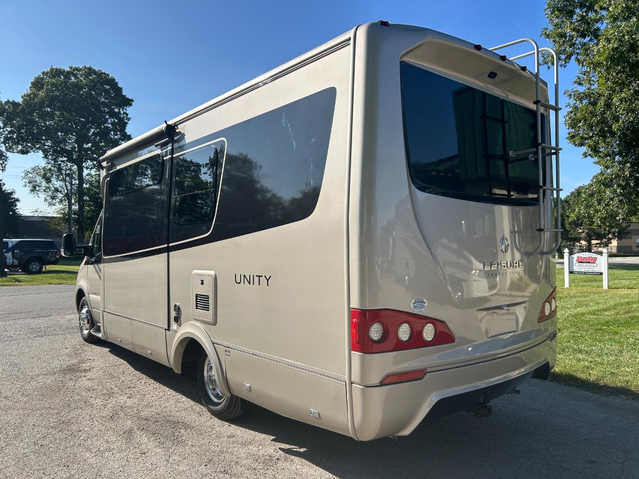 Leisure Travel UNITY U24CB  2020