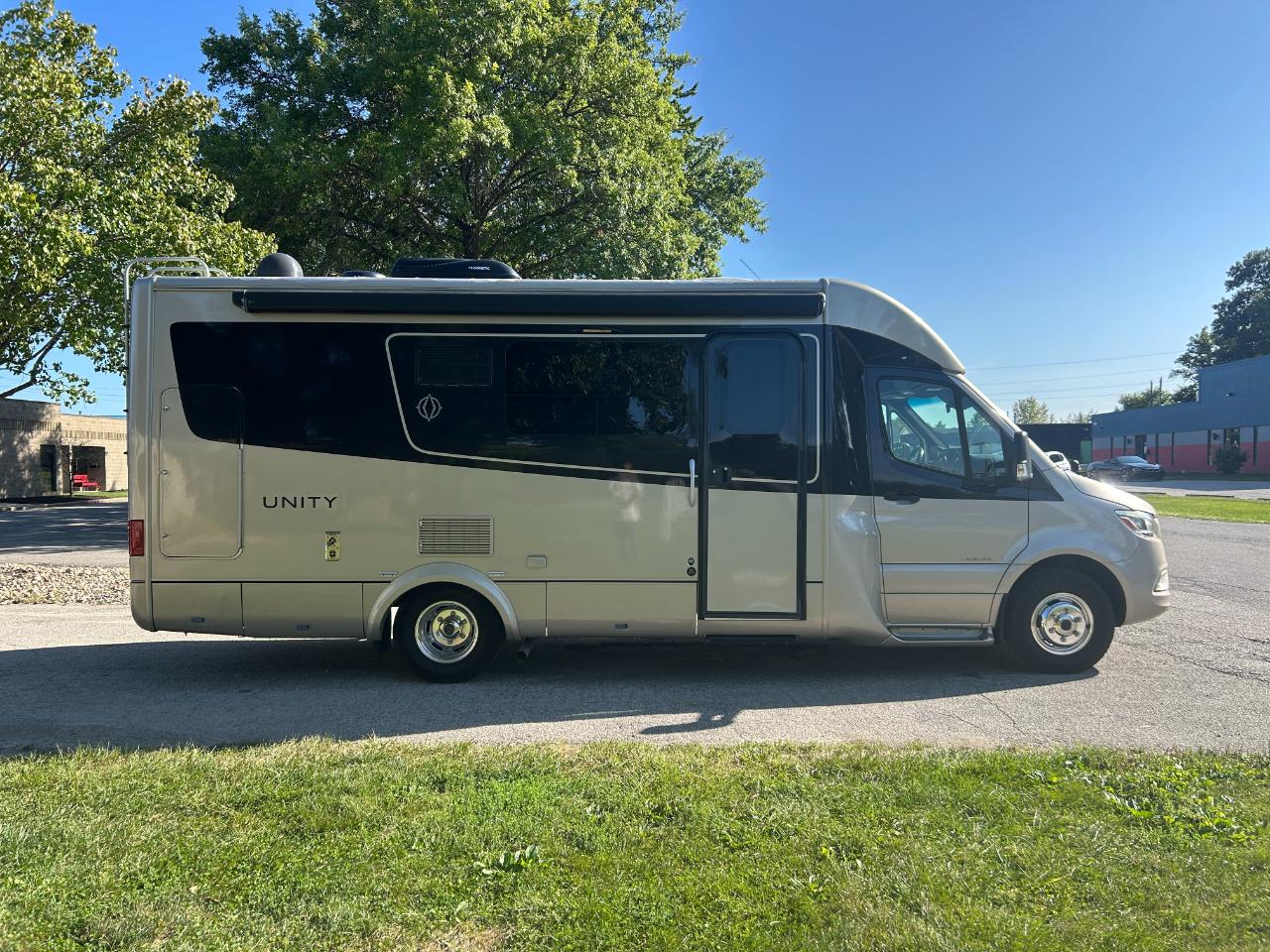 Leisure Travel UNITY U24CB  2020