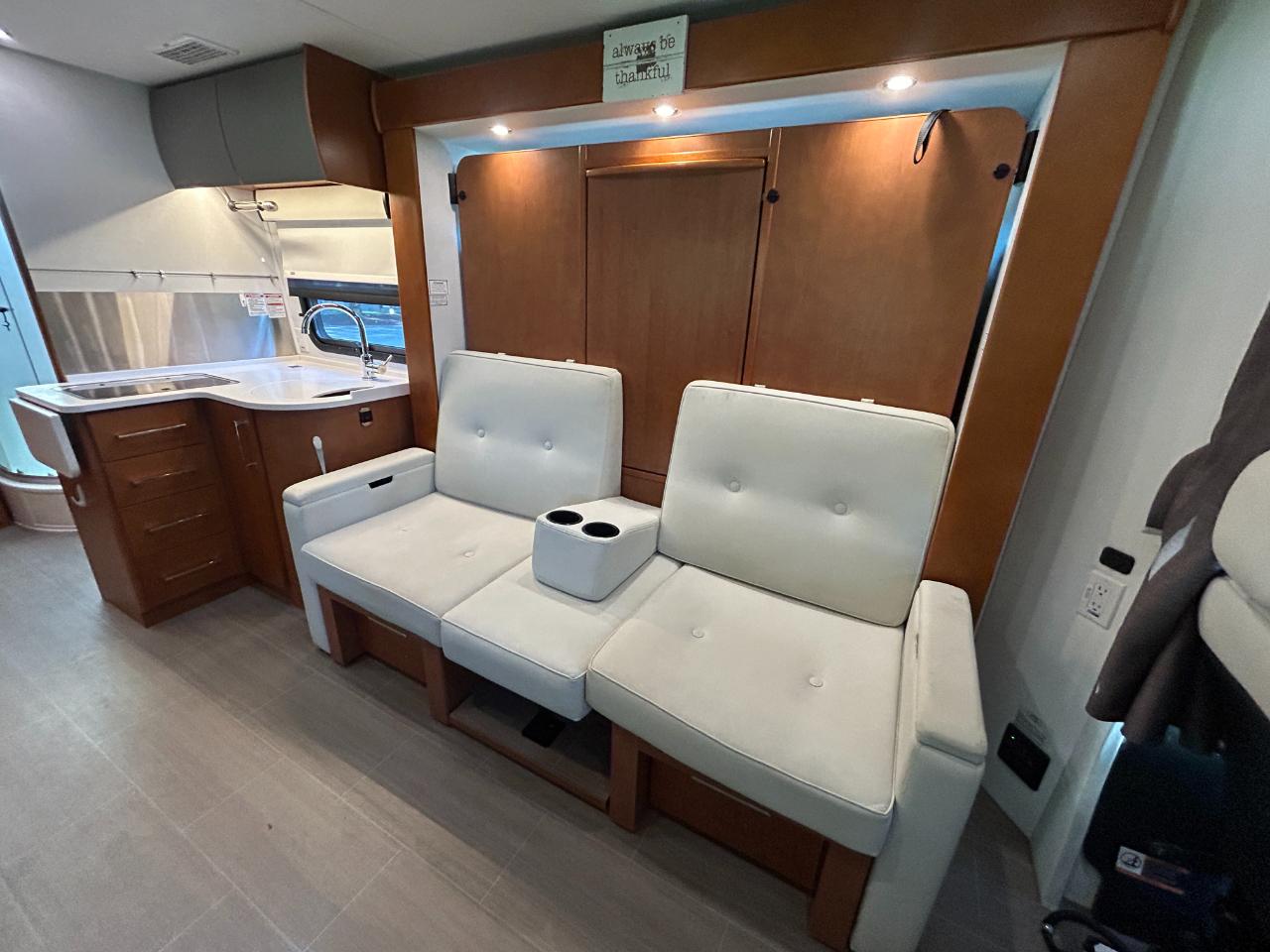 Leisure Travel UNITY U24CB  2020