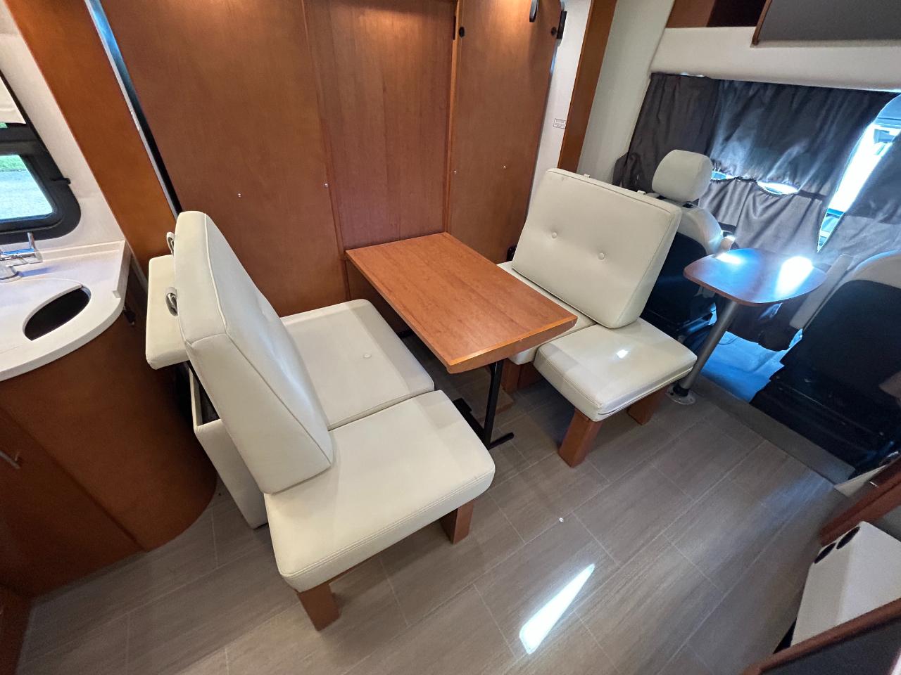 Leisure Travel UNITY U24CB  2020
