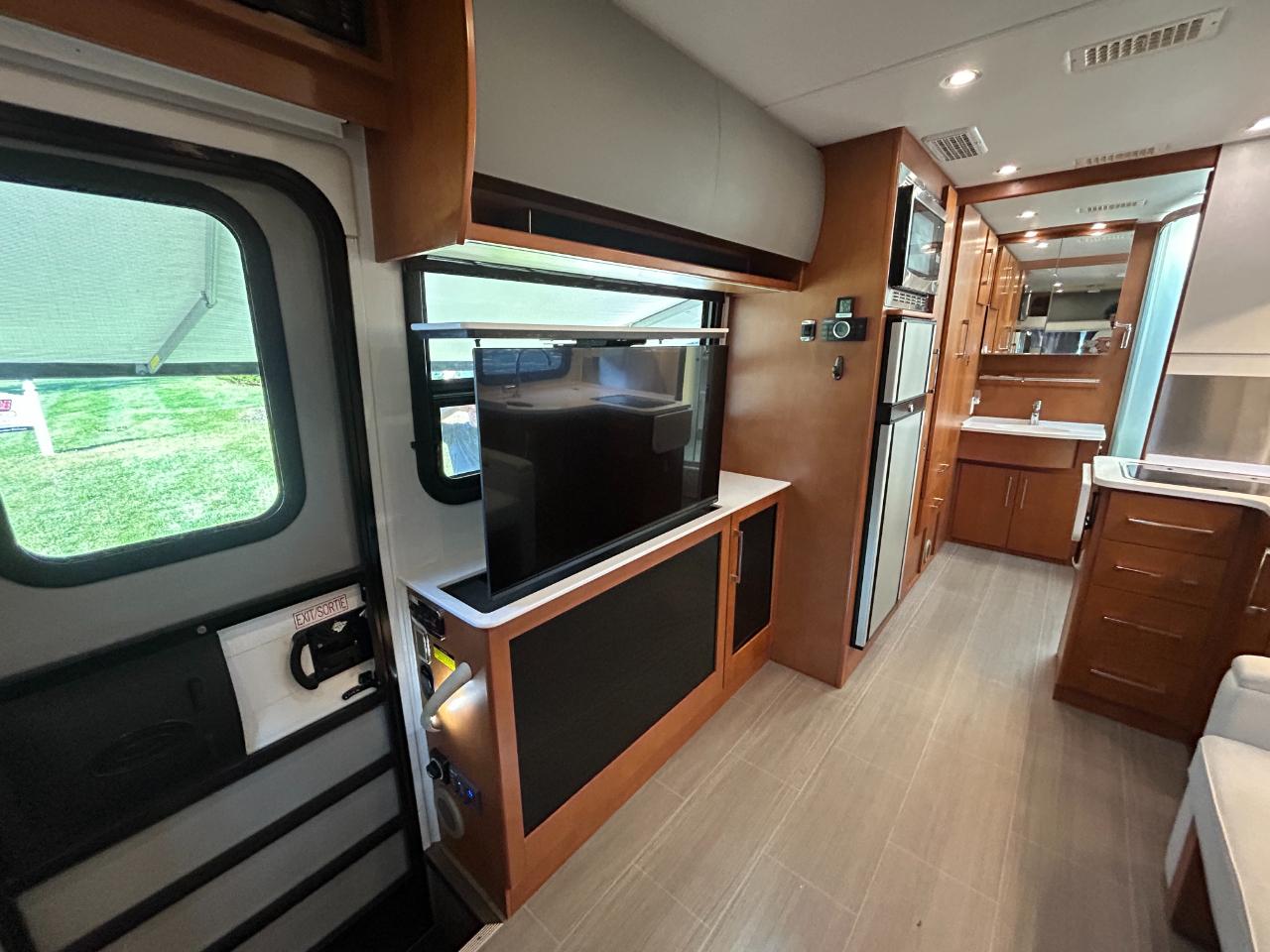 Leisure Travel UNITY U24CB  2020