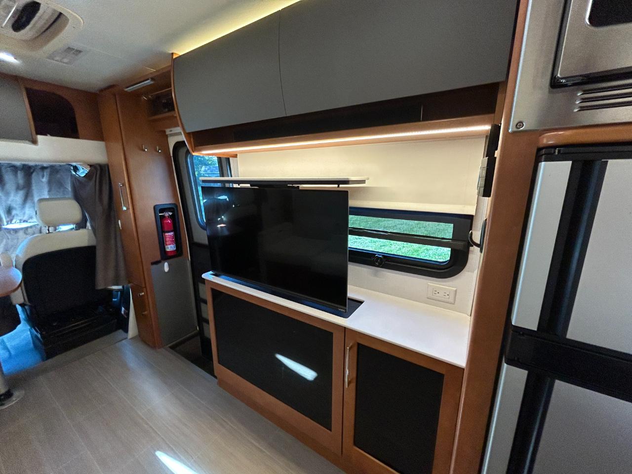 Leisure Travel UNITY U24CB  2020