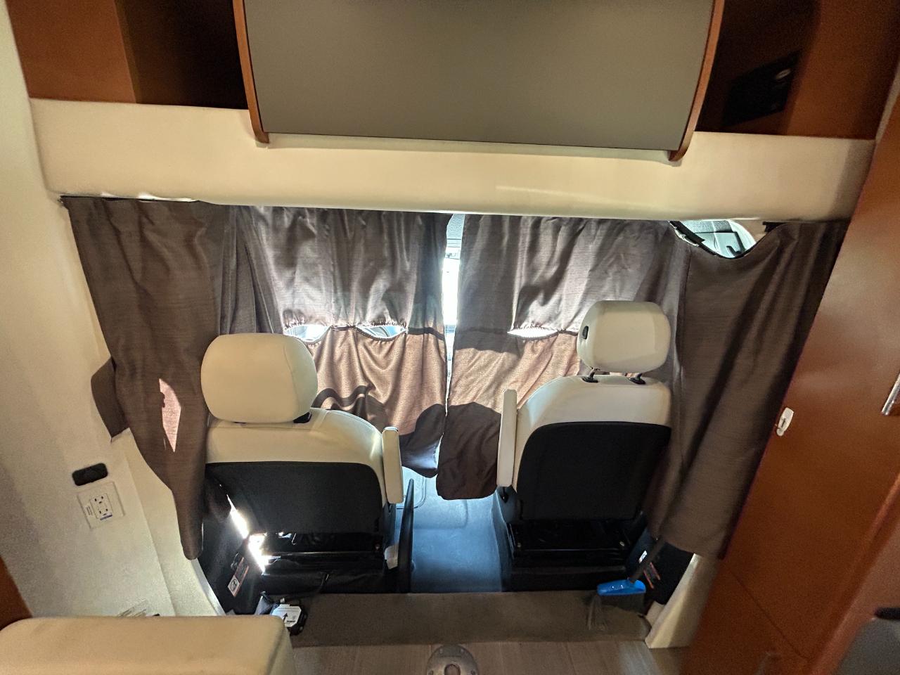 Leisure Travel UNITY U24CB  2020