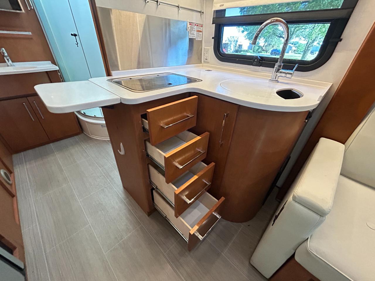 Leisure Travel UNITY U24CB  2020