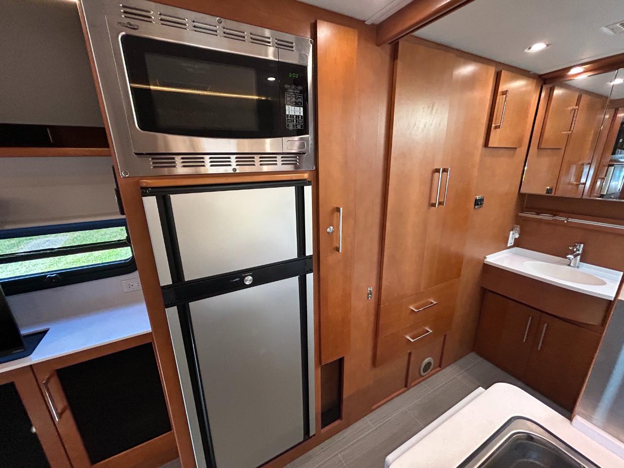 Leisure Travel UNITY U24CB  2020