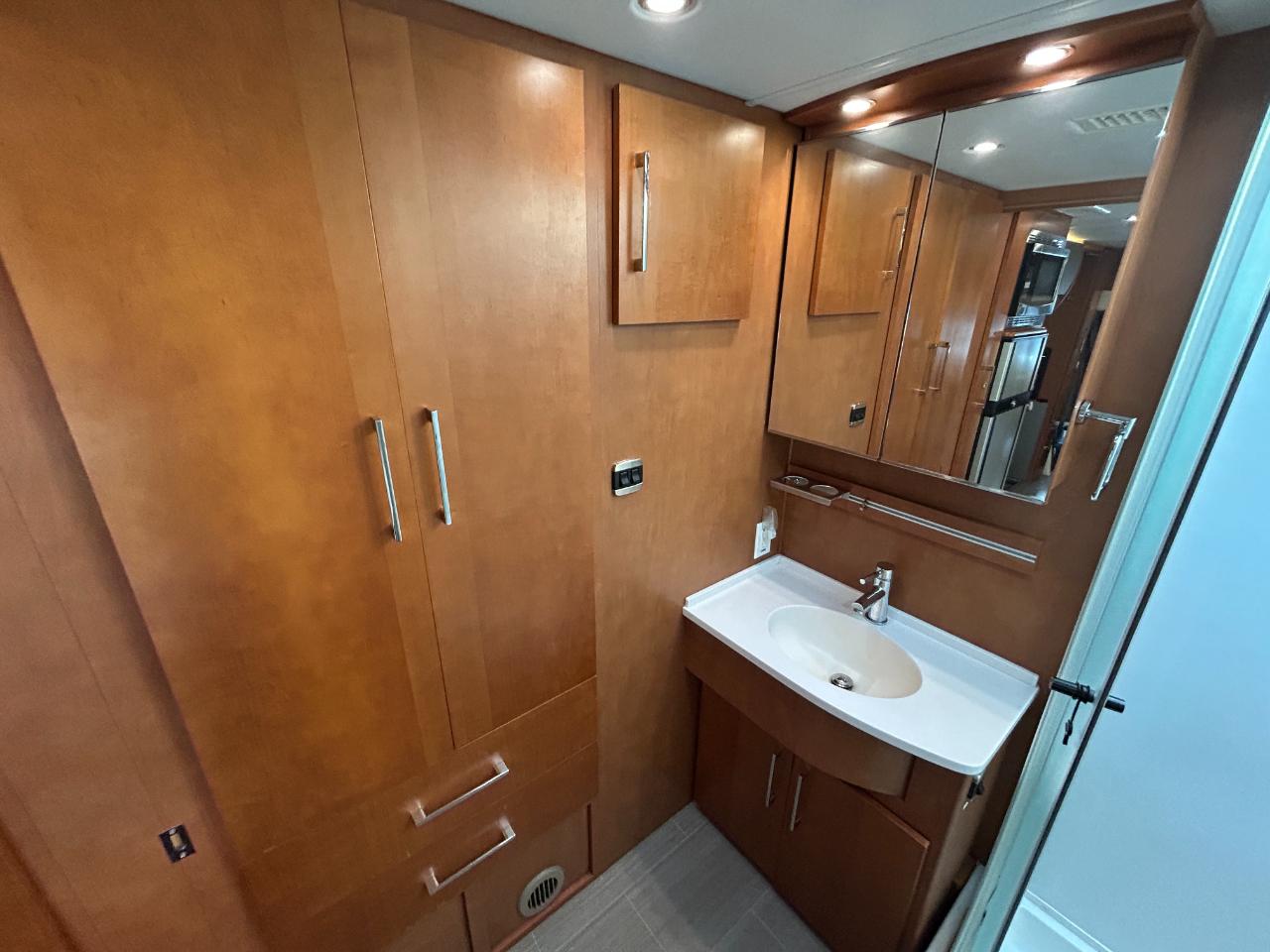 Leisure Travel UNITY U24CB  2020