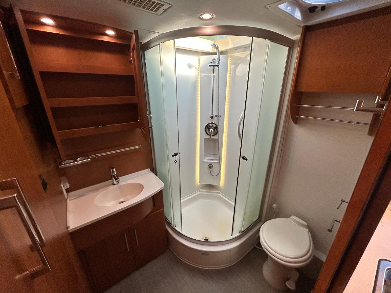 Leisure Travel UNITY U24CB  2020