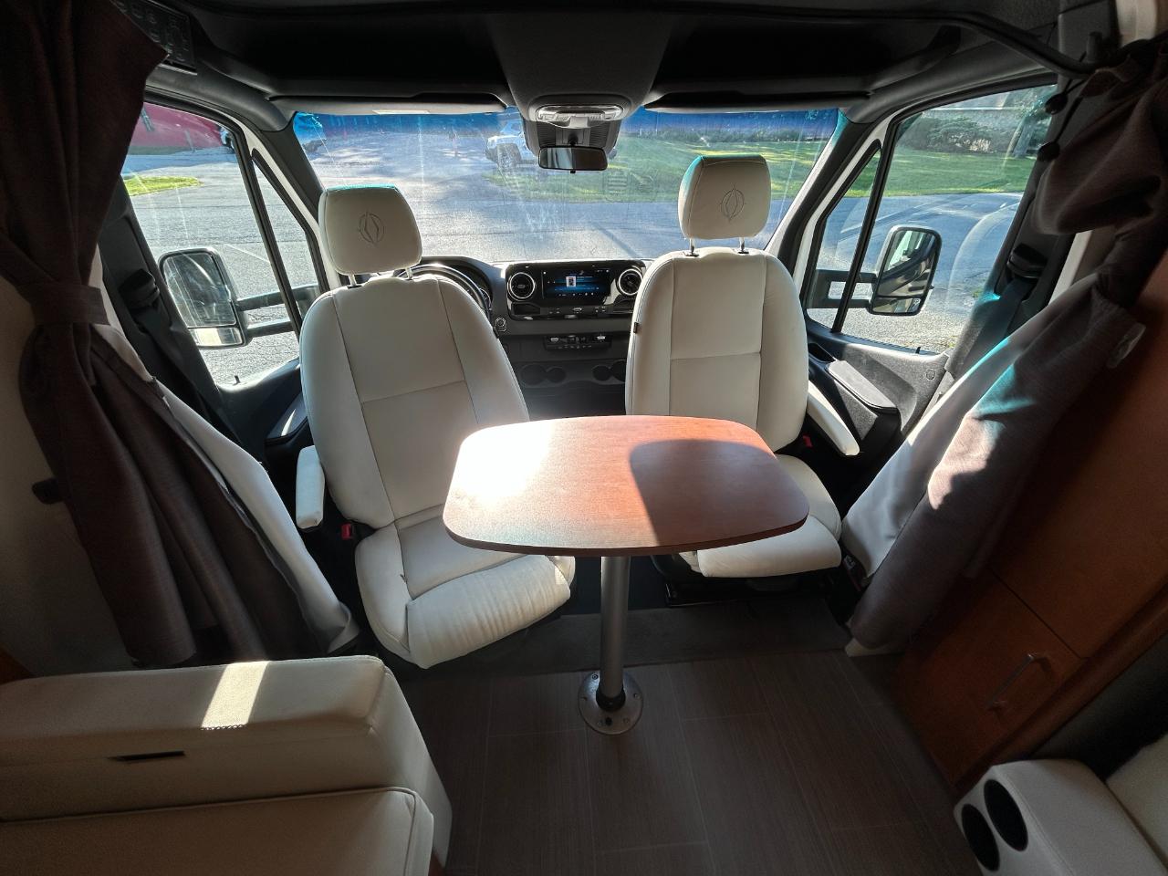 Leisure Travel UNITY U24CB  2020