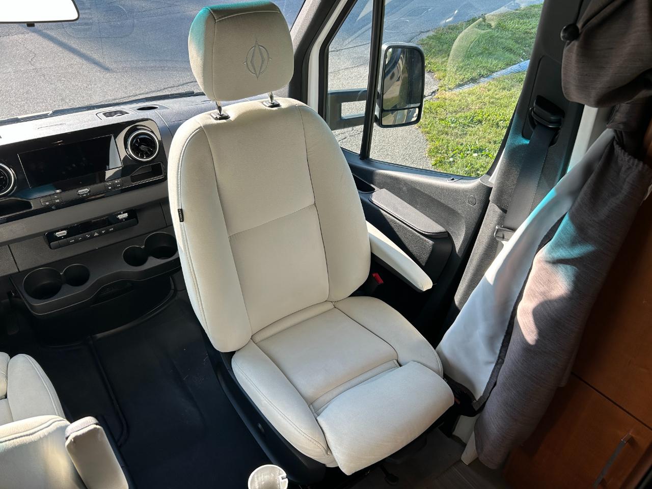 Leisure Travel UNITY U24CB  2020
