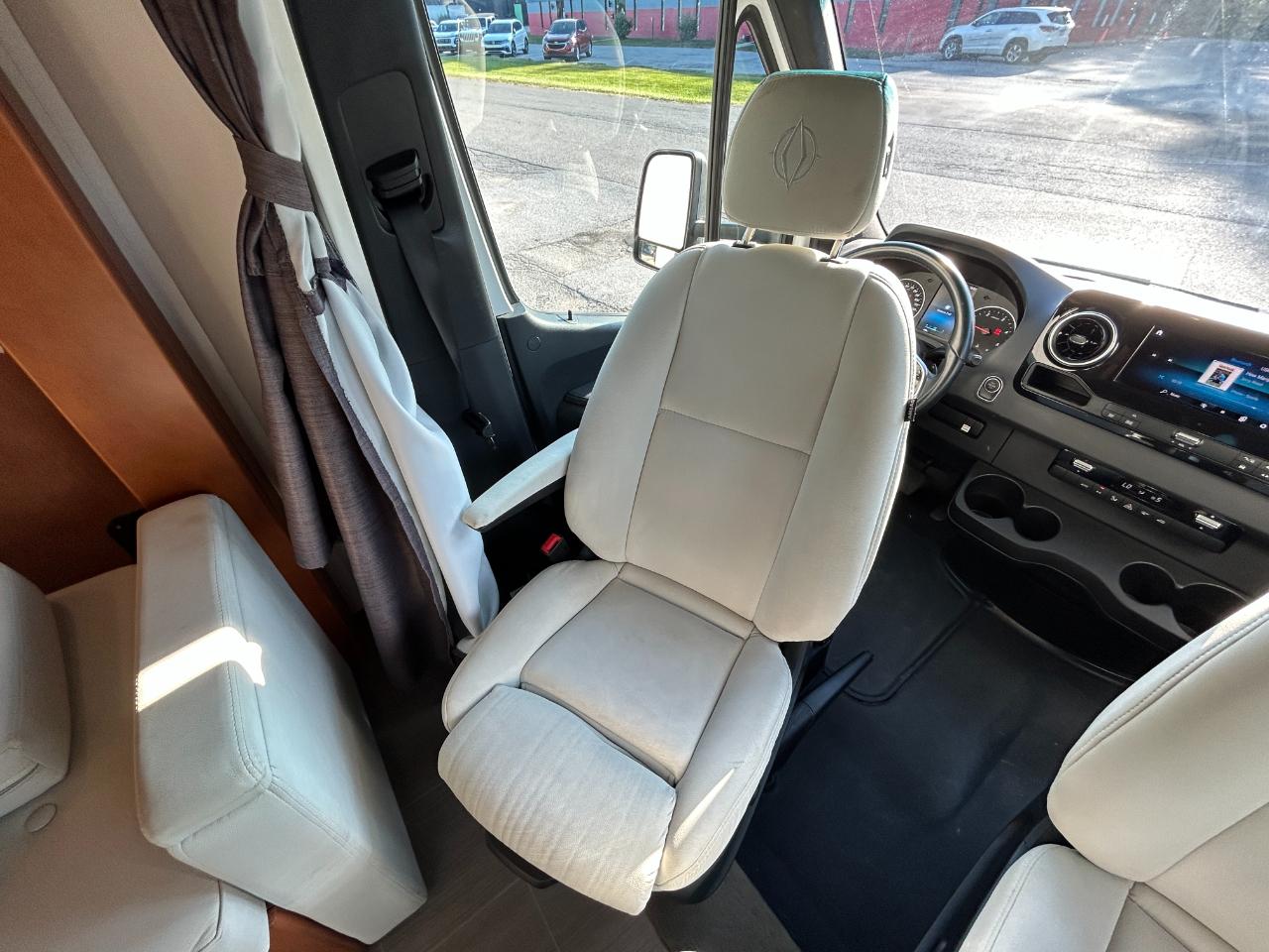 Leisure Travel UNITY U24CB  2020