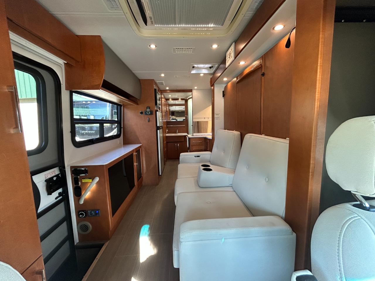 Leisure Travel UNITY U24CB  2020