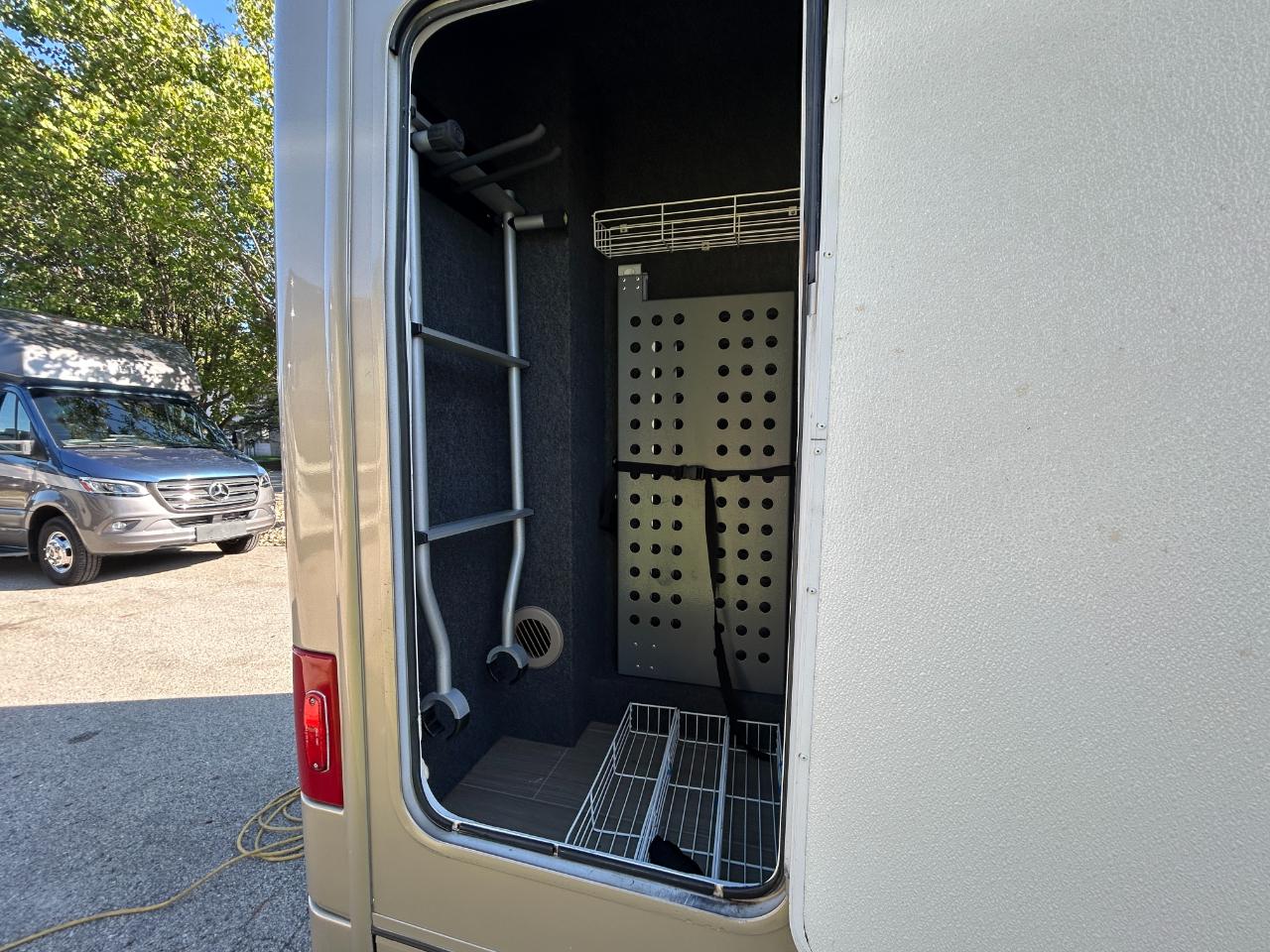 Leisure Travel UNITY U24CB  2020