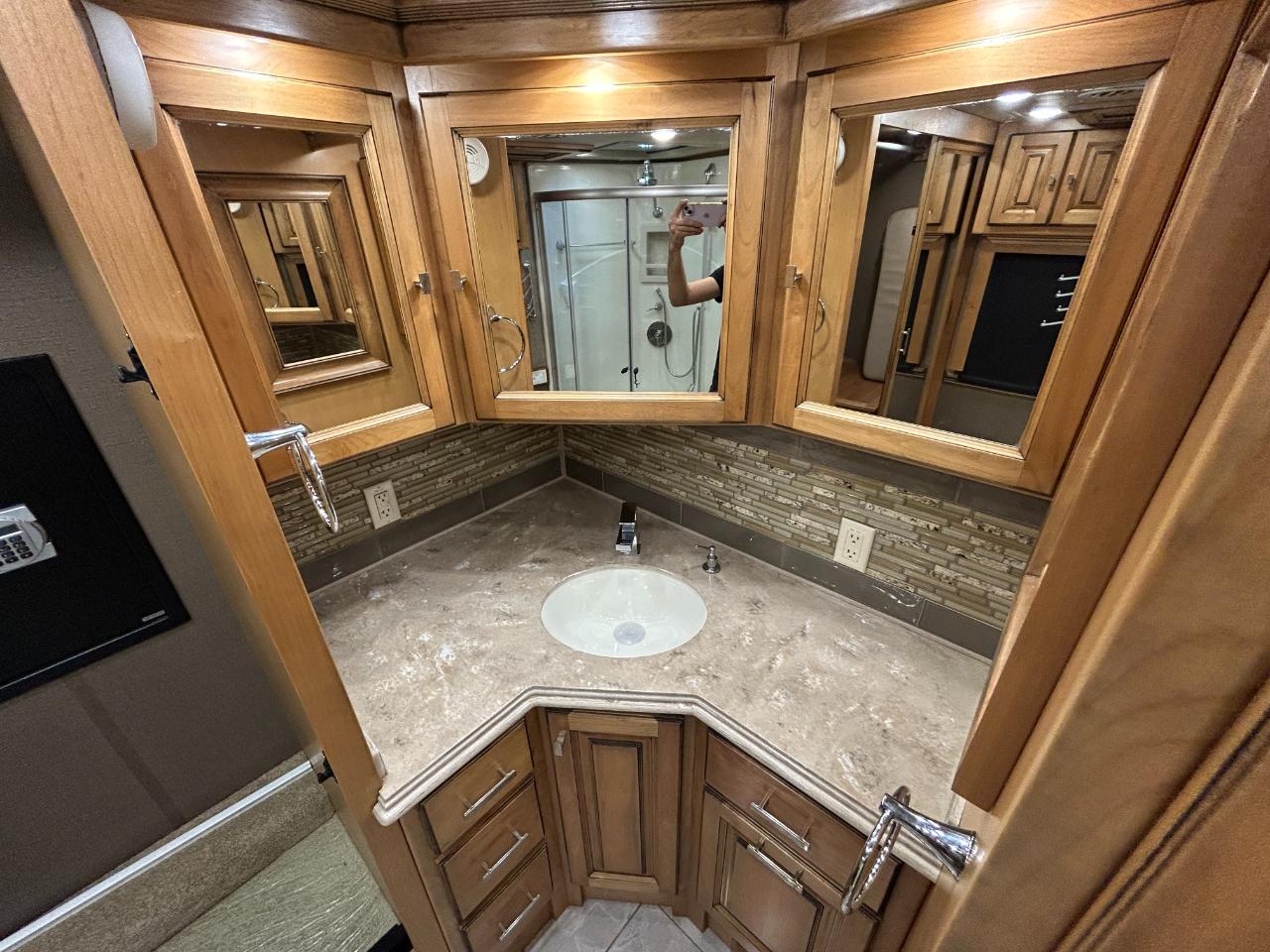 Tiffin Motorhomes Phaeton  2018