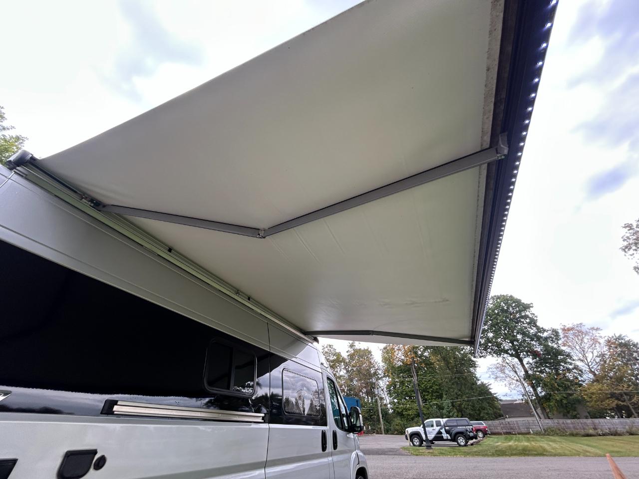 Winnebago Travato  2023