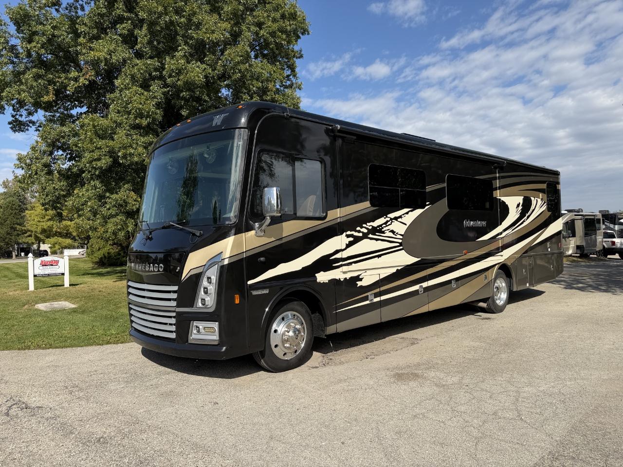 Winnebago Adventurer  2023