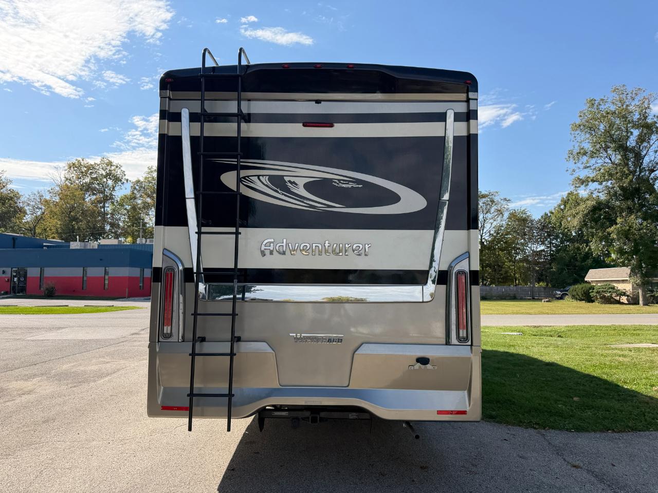 Winnebago Adventurer  2023