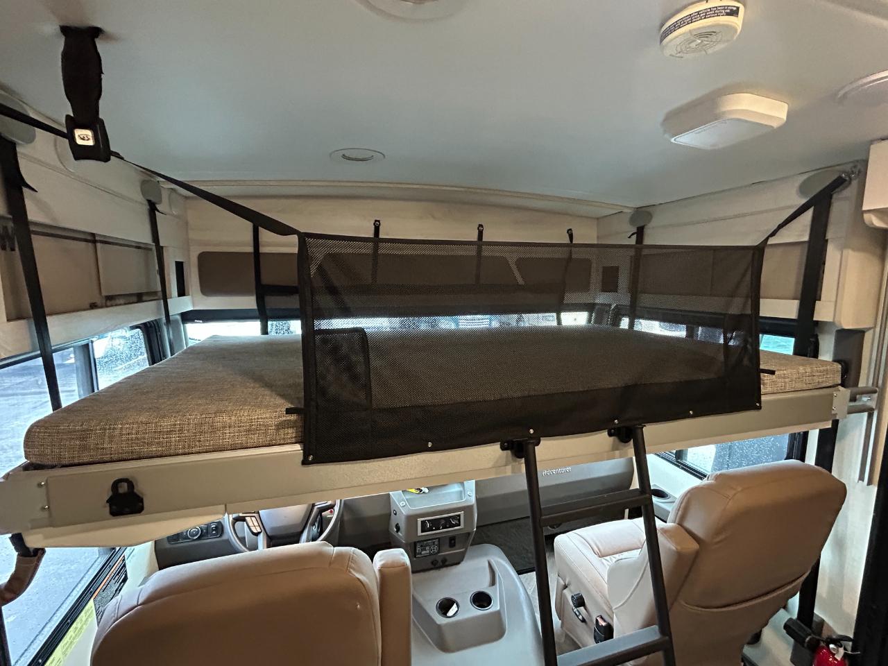 Winnebago Adventurer  2023