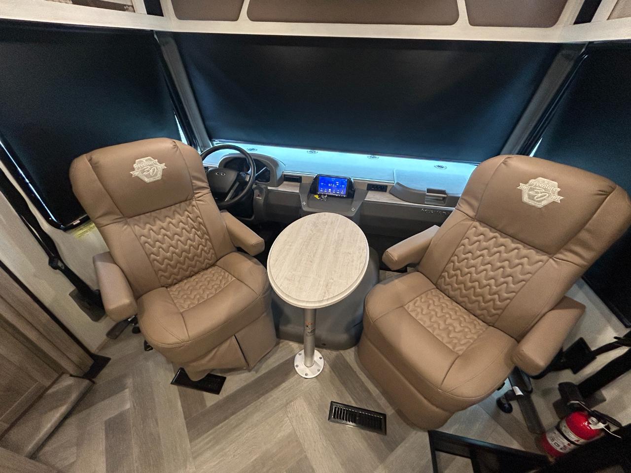 Winnebago Adventurer  2023