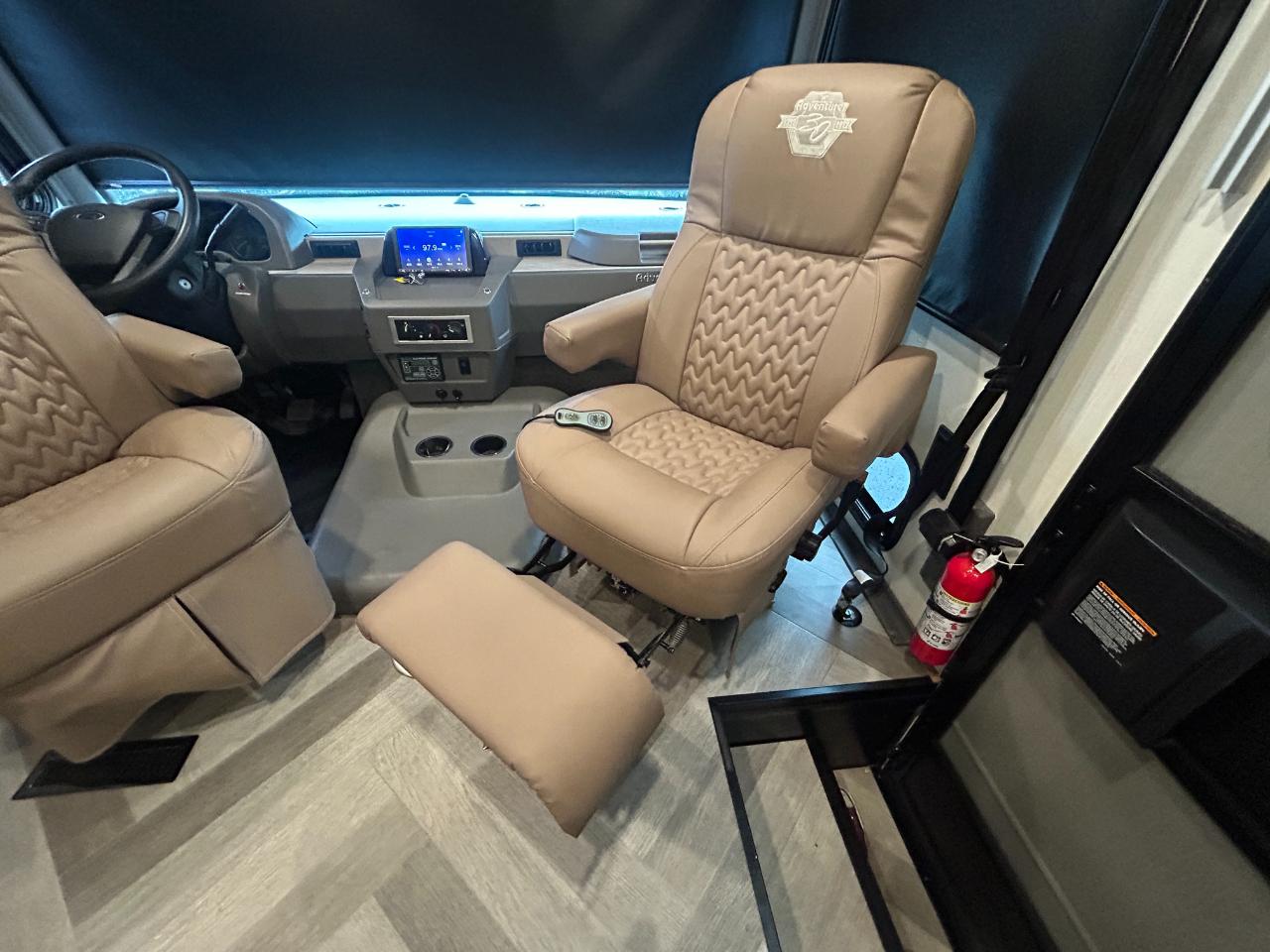 Winnebago Adventurer  2023