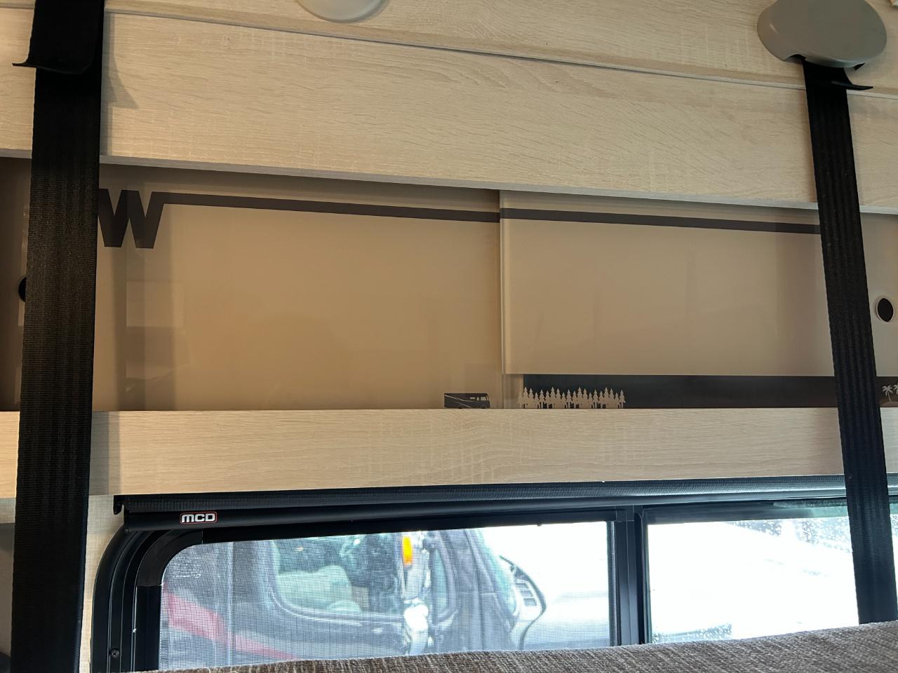 Winnebago Adventurer  2023