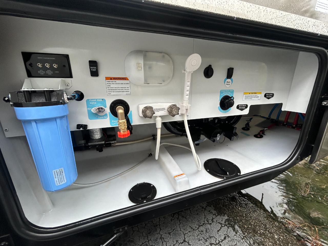 Winnebago Adventurer  2023
