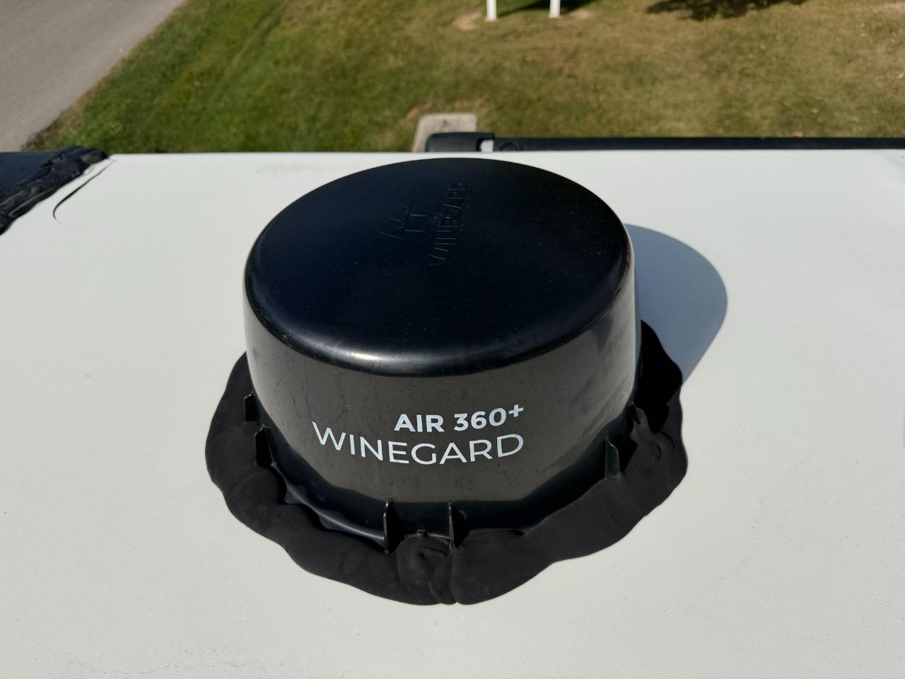 Winnebago Adventurer  2023