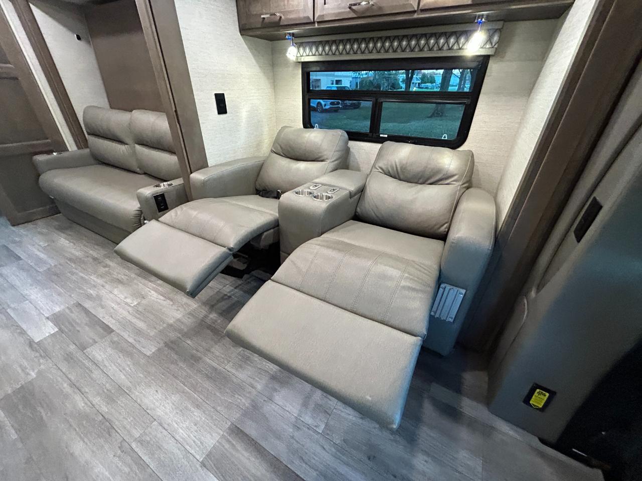 Tiffin Motorhomes Wayfarer  2023
