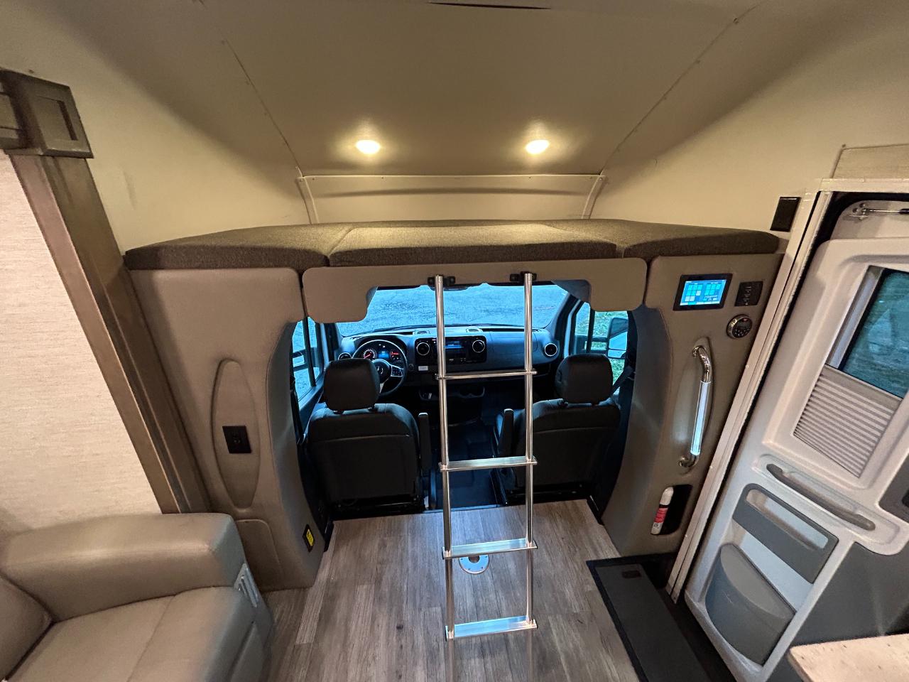 Tiffin Motorhomes Wayfarer  2023