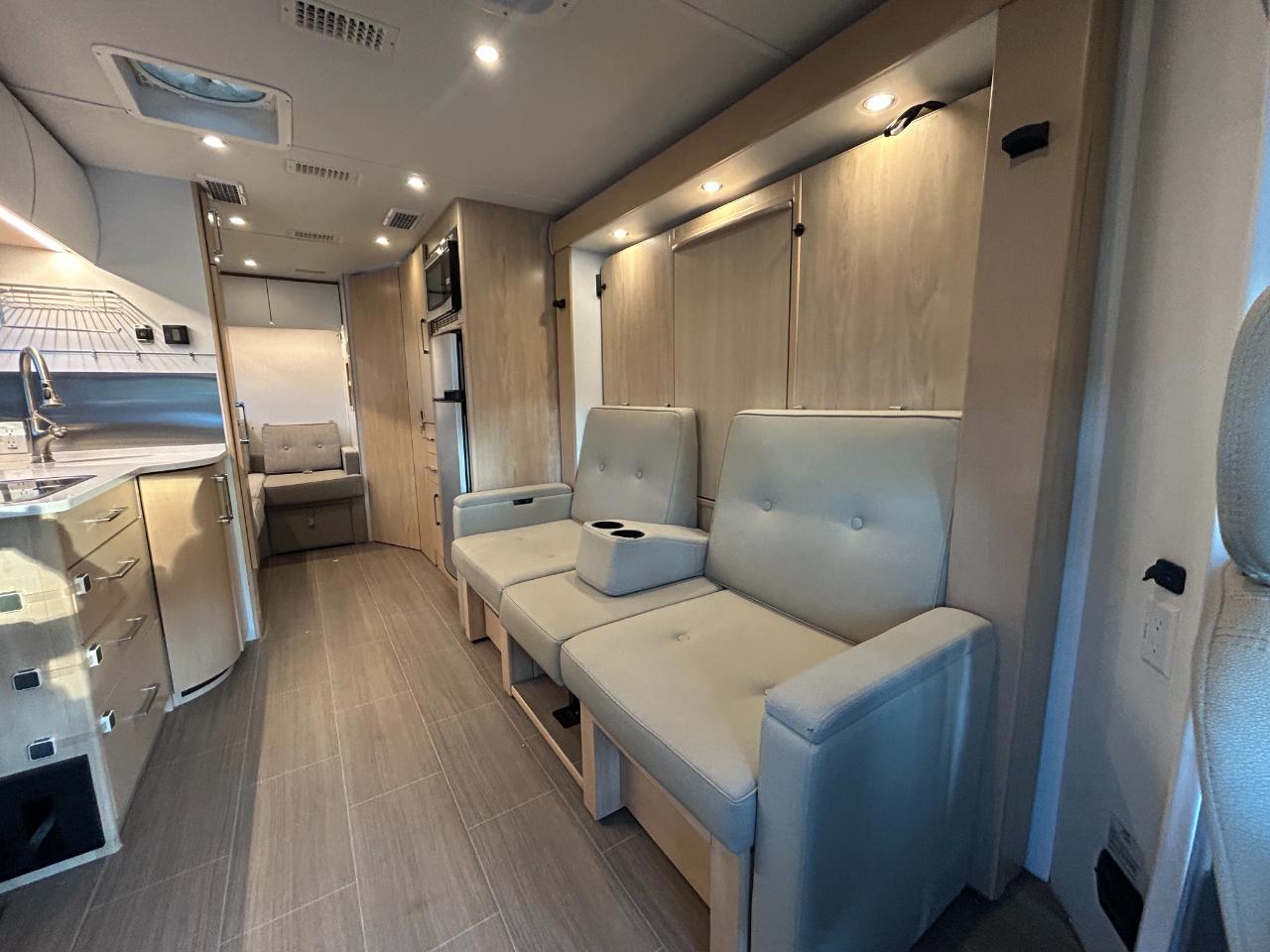 Leisure Travel UNITY U24CB  2019