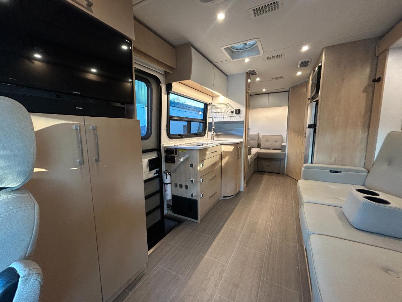 Leisure Travel UNITY U24CB  2019