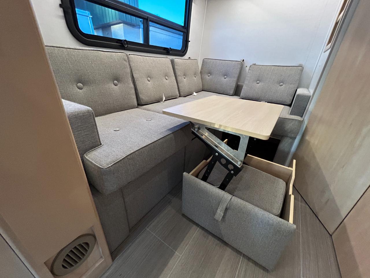 Leisure Travel UNITY U24CB  2019