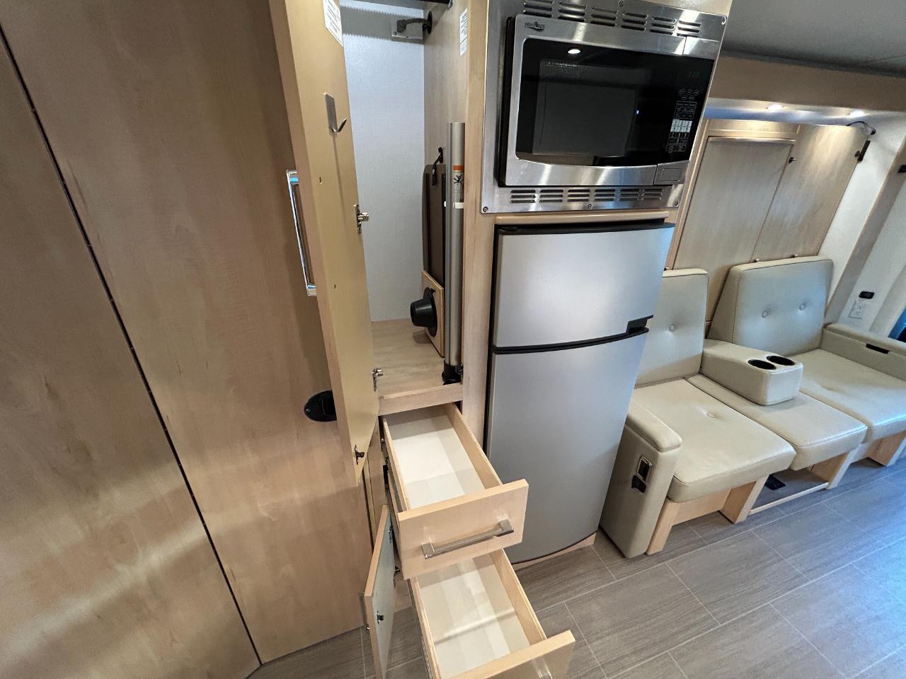 Leisure Travel UNITY U24CB  2019