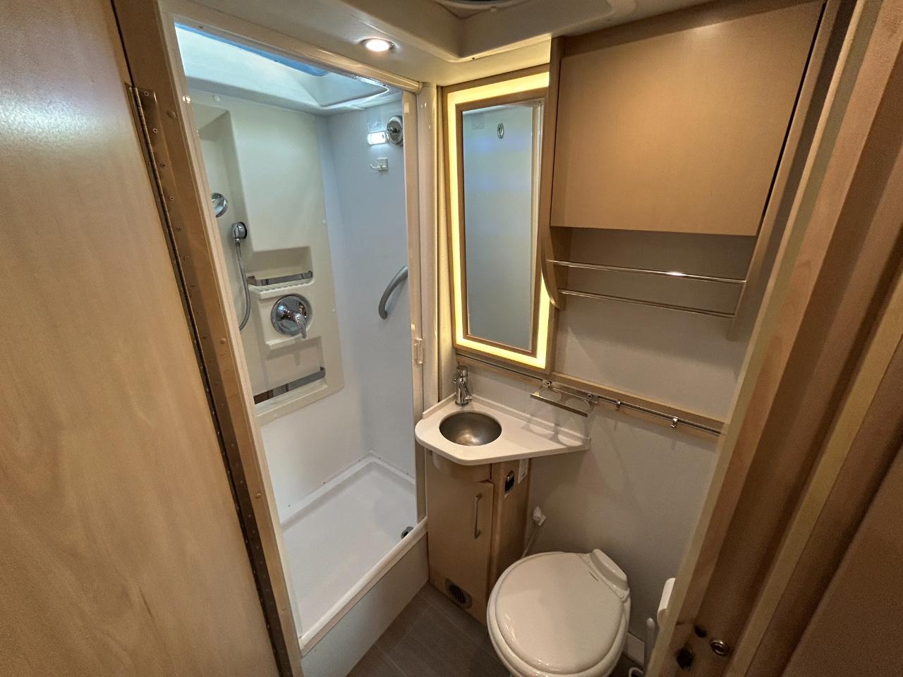 Leisure Travel UNITY U24CB  2019
