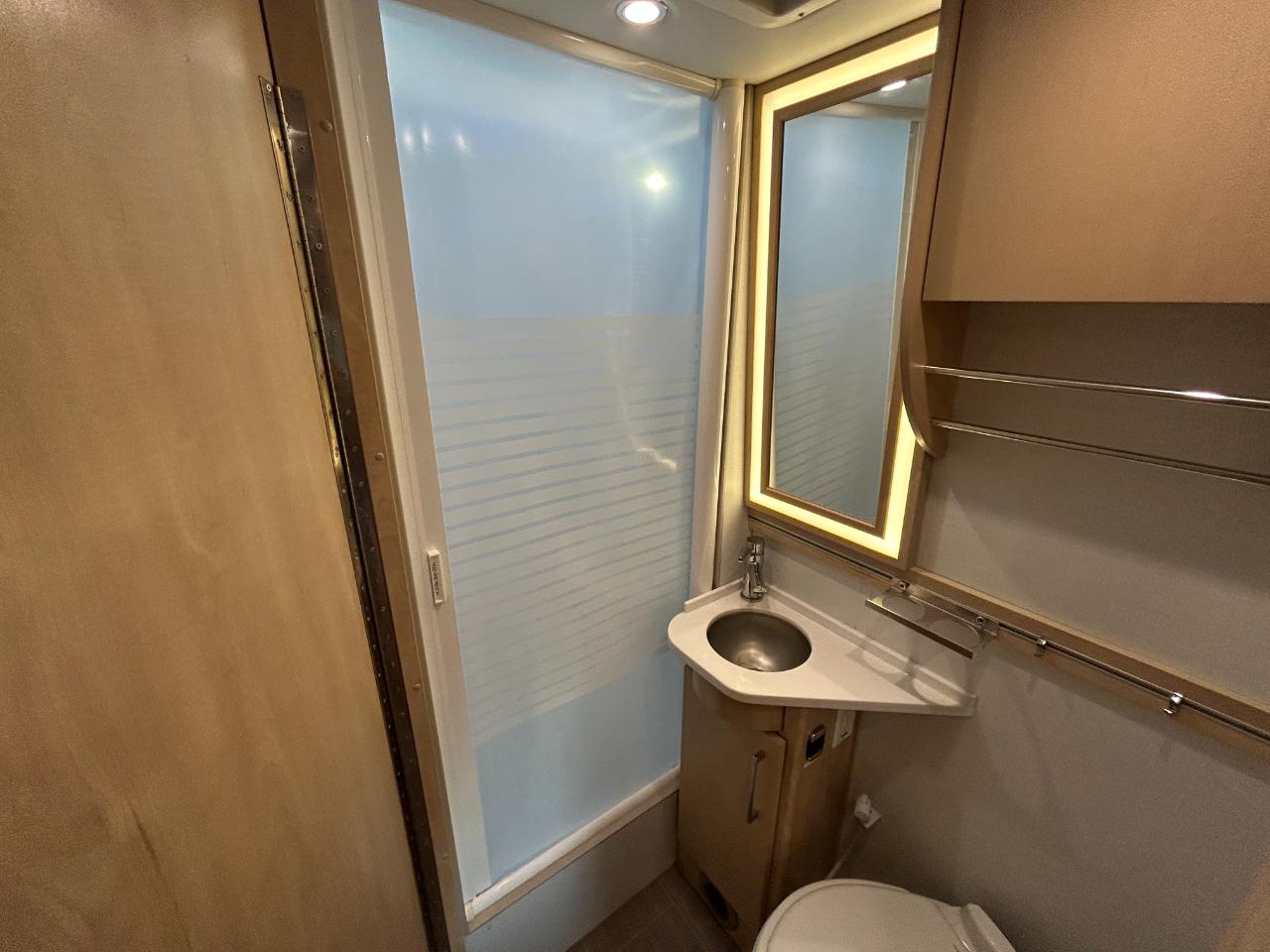 Leisure Travel UNITY U24CB  2019