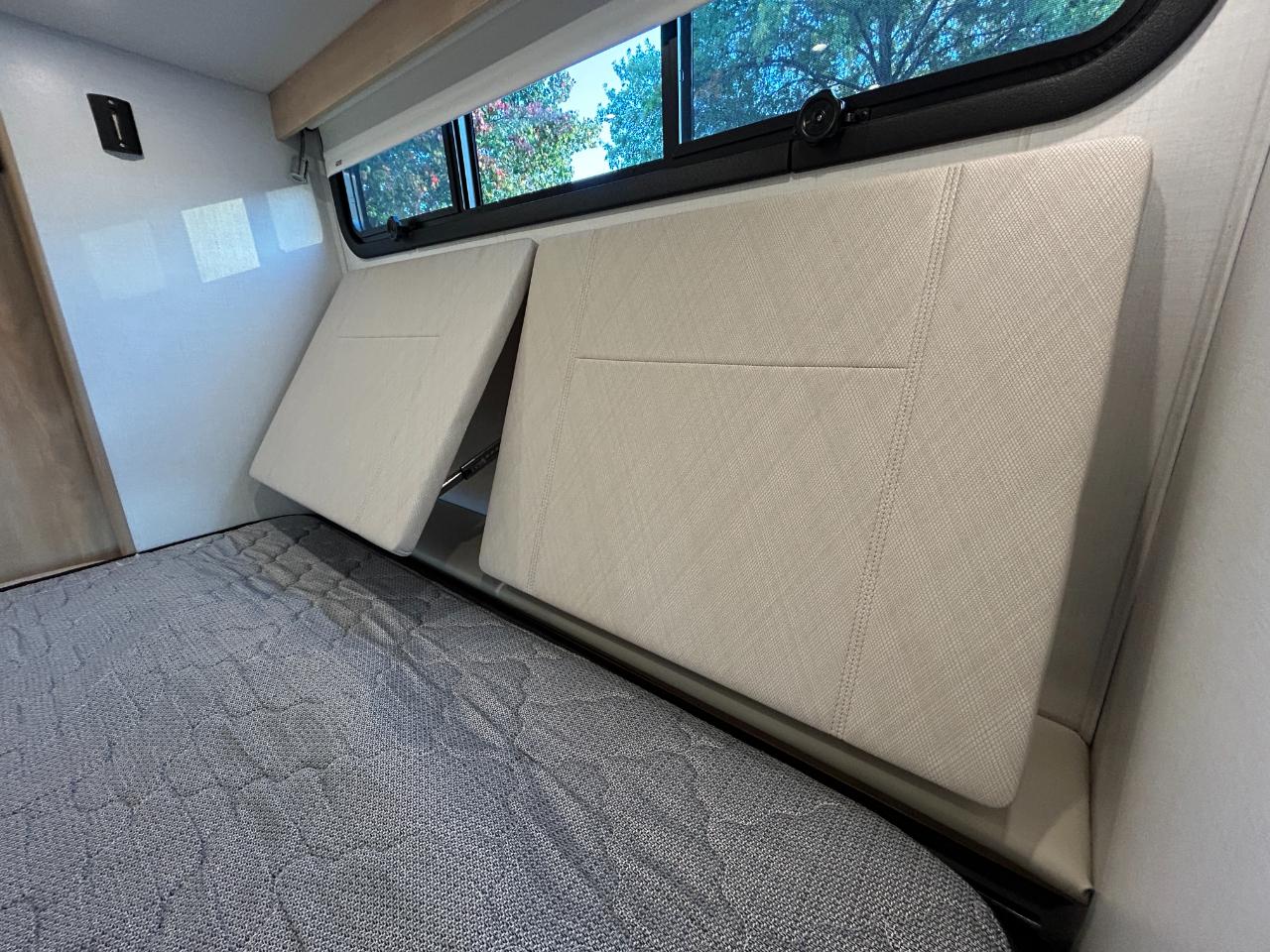 Leisure Travel UNITY U24CB  2019