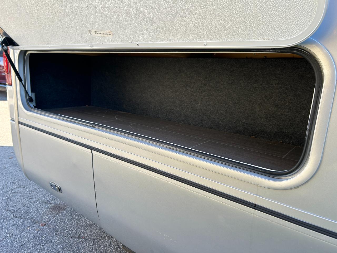 Leisure Travel UNITY U24CB  2019