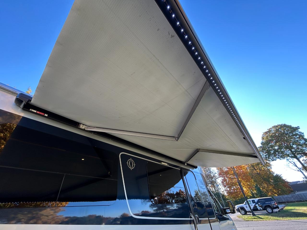 Leisure Travel UNITY U24CB  2019
