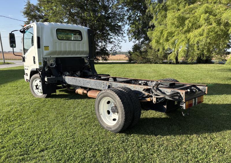 2019 Isuzu NPR photo 2
